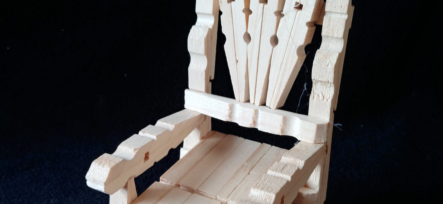 Cloths pin chair