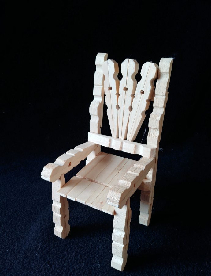 Cloths pin chair